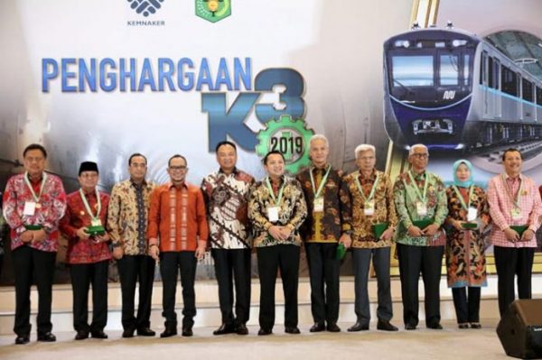 Gubernur Lampung Ridho Fichardo Kembali Raih Penghargaan K3 Menaker