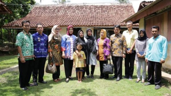 Kadis PPPA Lampung Bayanan Kunjungi Keluarga Daryati TKI Vonis Mati Asal Pesawaran di Singapura