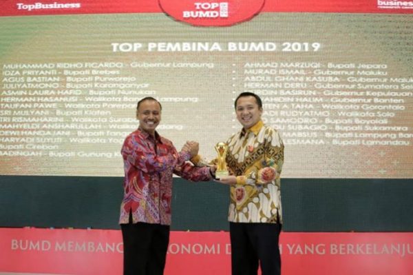 Gubernur Rindho Raih Penghargaan TOP Pembina BUMD 2019