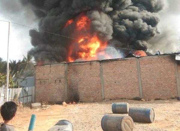 Gudang BBM Oplosan Ilegal di Bukit Kemuning Terbakar