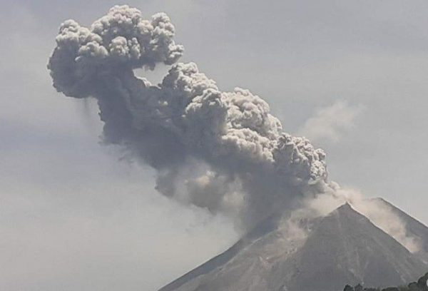Gunung Merapi Jogjakarta Kembali Meletus