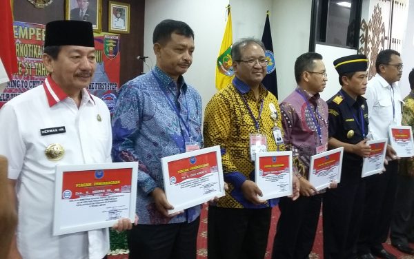 Herman HN terima Penghargaan Pejuang dan Penggerak P4GN dari BNN Lampung