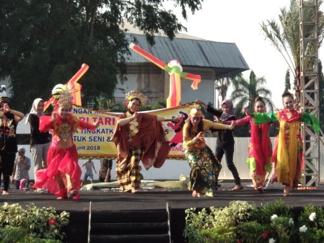 Semarak Kreasi Tari Hari Tari DKL Lampung