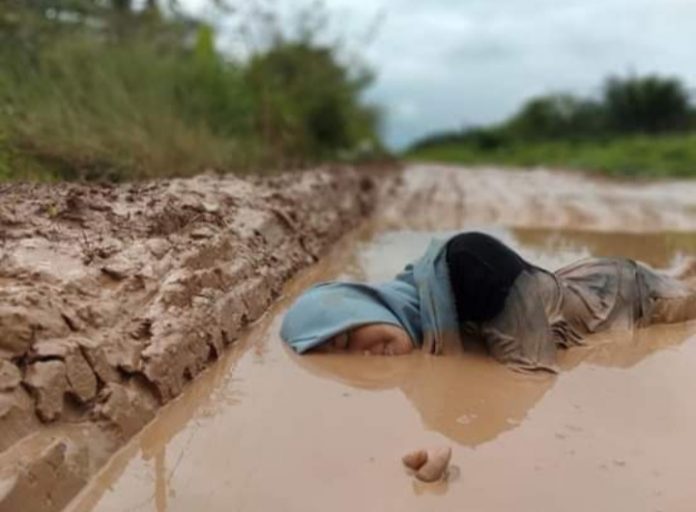 Aneka Cara Protes Jalan Rusak Warga Muba Ramai di Medsos