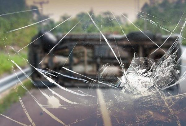 Mobil Ketua PGRI Bawa Murid OSN SMP Tubaba Terbalik di Jalan Tol