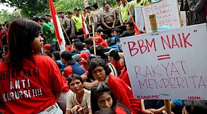 Ratusan Emak-Emak Kepung Istana Negara