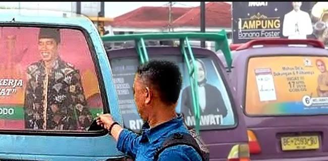 78 Stiker Caleg dan Capres di Kaca Angkot Dicopot Bawaslu