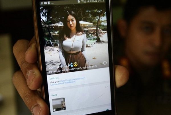Oknum Kades Pasang Vidio Porno di Status WA, Warga Geger Dan Minta Proses Hukum