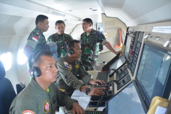 Satu Bulan, Nasib Helikopter Jatuh di Papua Belum Ditemukan TNI Terjunkang Pesawat Intai Strategis CN-235