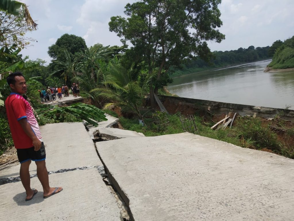 Jalan Amblas, 5 Desa di Kecamatan Sungai Rotan Terisolir