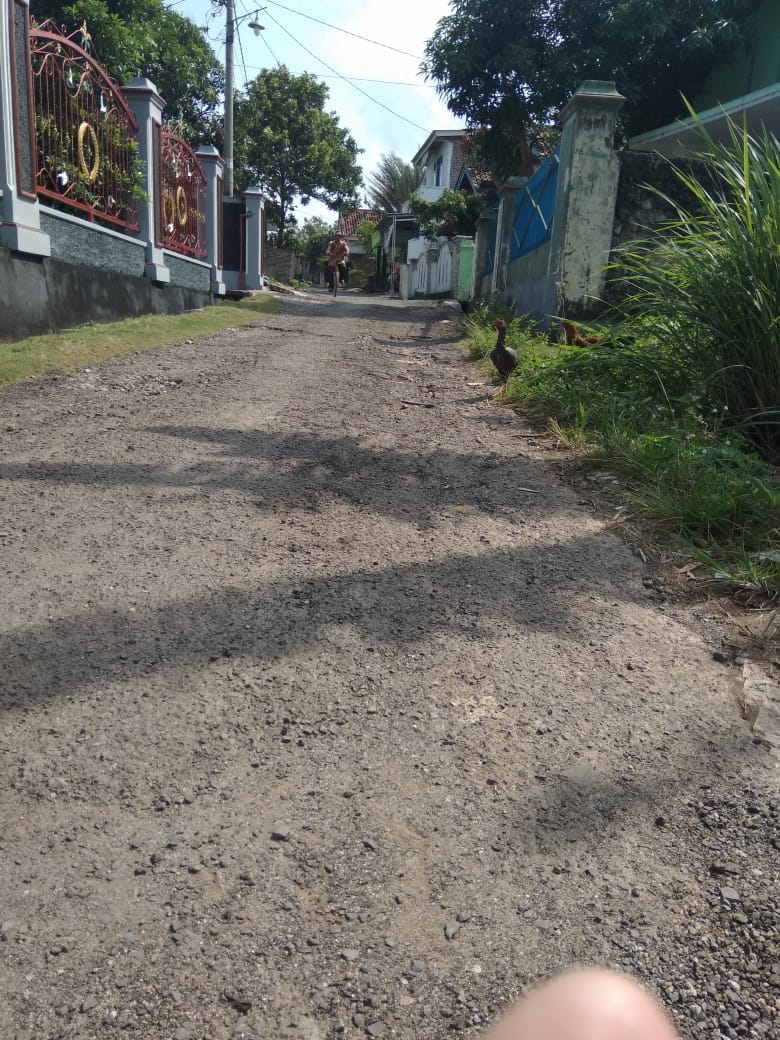 Warga Lingsuh Minta Perbaikan Jalan