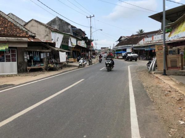 PT Usaha Remaja Mandiri Perbaiki Kerusakan Jalan Pringsewu-Pardasuka