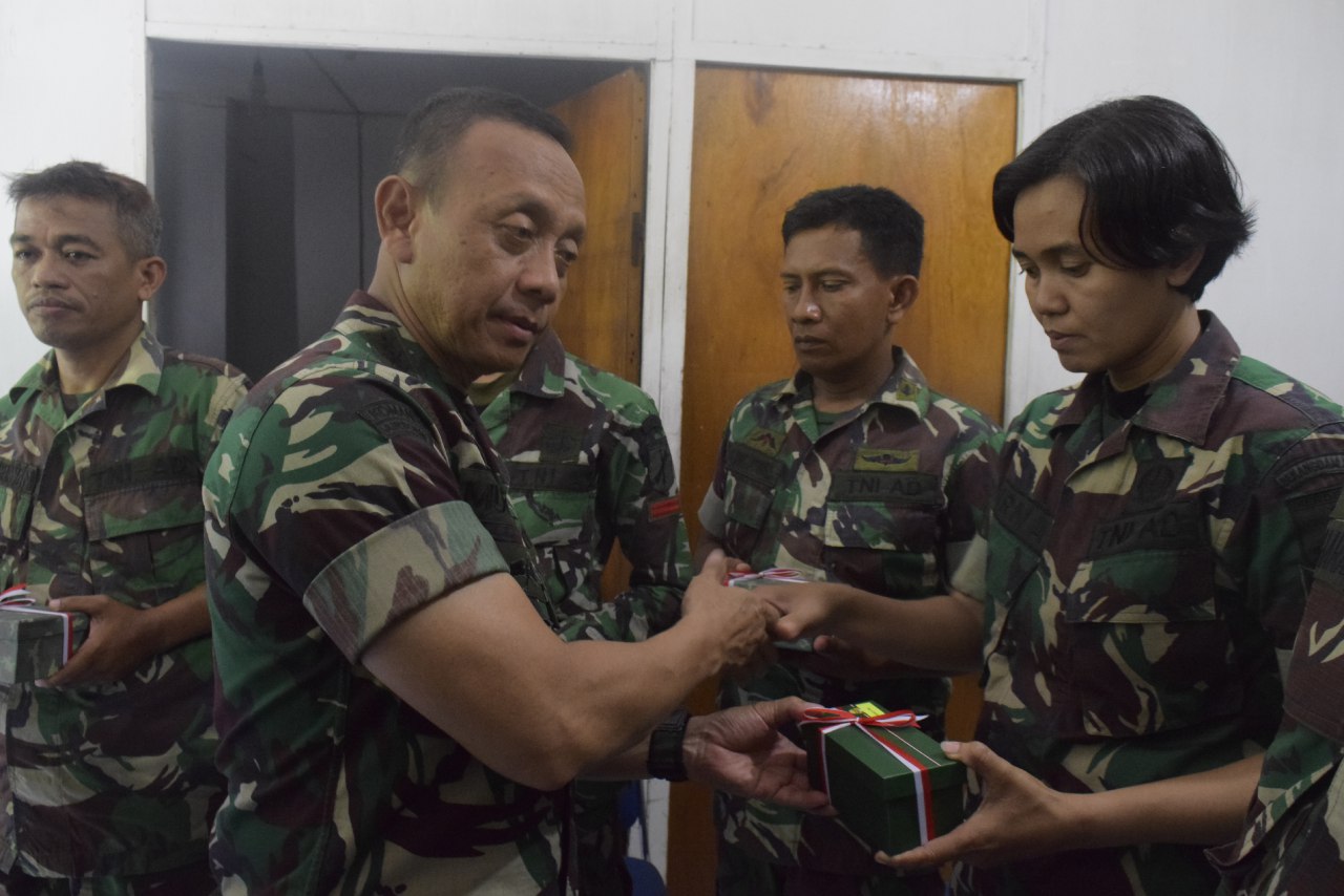 Kasad Jenguk dan Beri Bantuan Bagi Prajurit Korban Gempa dan Tsunami Palu