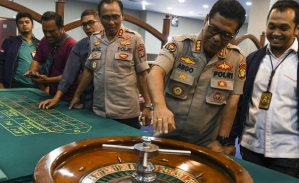 Kasino Apartemen Robinson Digrebek, Satu Orang Tewas Ketakutan Lombat Dari Lantai 29