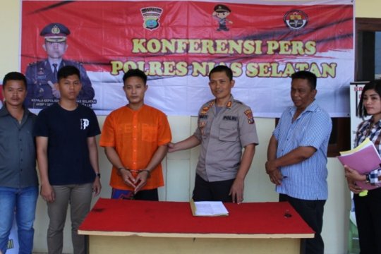Cemburu Buta Seorang Petani Tusuk Kemaluan Istri Dengan Kayu