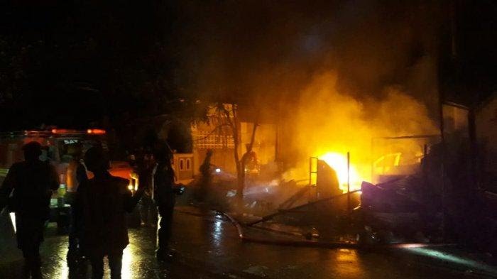 Warung Terbakar Saat Cor BBM Dua Bocah Dn Kakeknya Tewas