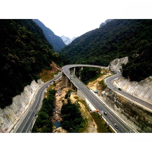 Lengkungan Kelok 9 Dan  Dinginnya Udara Bukittinggi