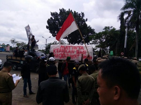 Soal Penggusuran, GMBI Lampung Timur Bawa Kranda Mayat Untuk Bupati