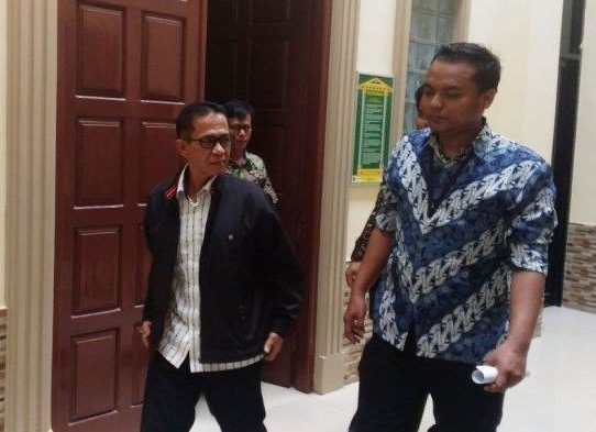 Berbelit Belit Disidang, JPU KPK Putar Rekaman Percakapan Khamami