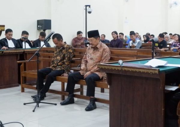 Suap Bupati Khamami, Sibron Aziz dan Kardinal Divonis 2,3 Tahun Denda Rp100 Juta