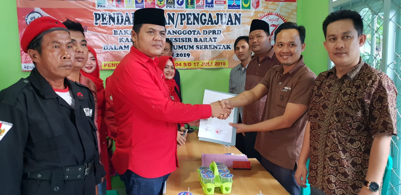 PDI Perjuangan Pesisir Barat Daftarkan Bacaleg