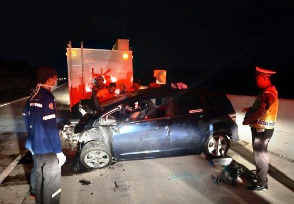 Honda Jazznya Seruduk Truk, Mahasiswa Kedokteran Unila dan Pelajar Tewas di Jalan Tol Lampung