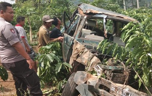 Ibu Hamil dan Suaminya Tewas, Mobilnya Masuk Jurang Kebun Kopi Sedalam 30 Meter