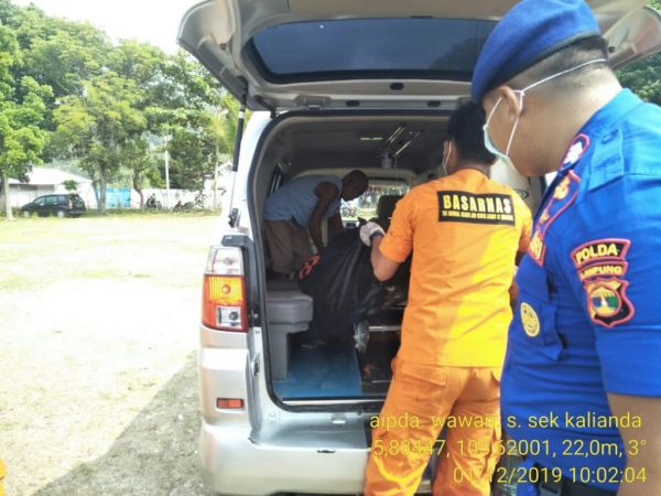 Mayat Pria Bertato Terapung di Perairan Pulau Mengkudu Lampung Selatan