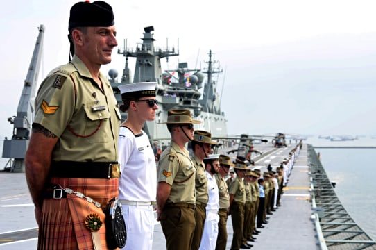 Dua Kapal Perang Australia Dengan Seribuan Tentara Merapat di Tanjung Priok