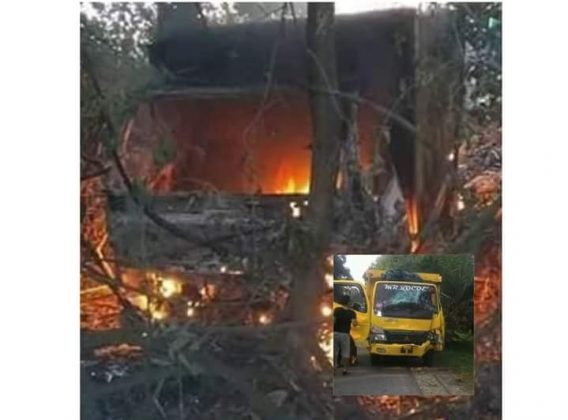 Tabrak Rumah Warga, Truk Batubara Didorong Ke Jurang Lalu Dibakar Warga