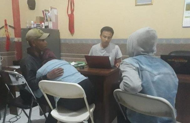 Suami Istri “Live” Adegan Ranjang Untuk Tontonan Anak Anak Dengan Tiket Rp500?