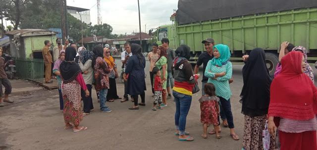Pecat Karyawan Sepihak, Emak-Emak Blokir PT Growth Sumatera