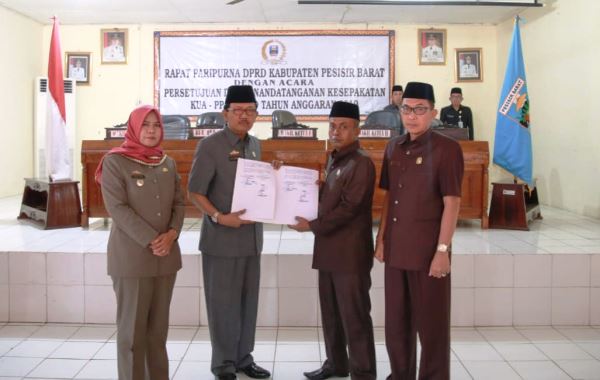DPRD Pesisir Barat Paripurna Penandatanganan KUA PPAS