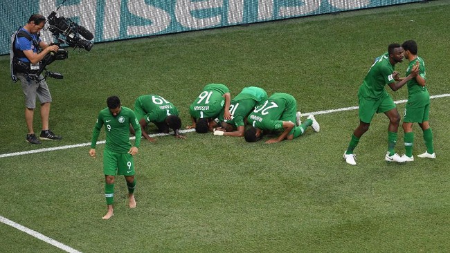 Dramatis, Arab Saudi Tekuk Mesir 2-1