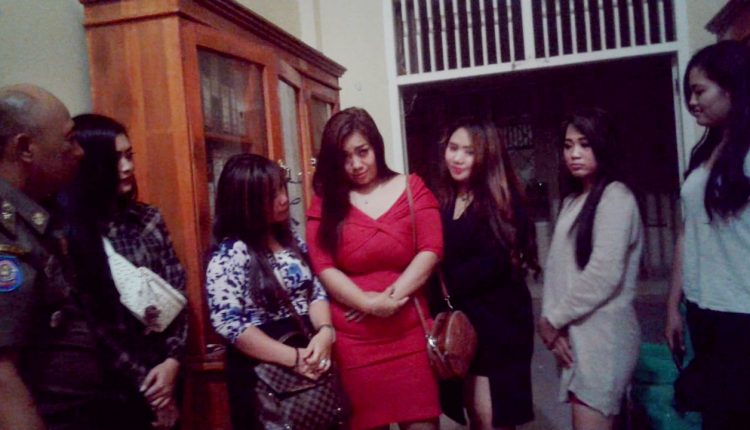 Enam Wanita Pemandu Lagu IP Famili Karaoke Pringsewu Diangkut Sat Pol PP