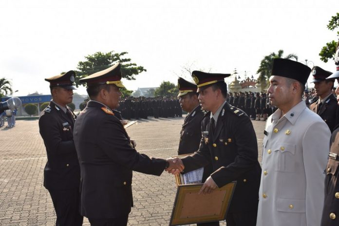 Wakapolda Beri Penghargaan 123 Personil Berprestasi Dalam Upacara Hari Kesaktian Pancasila