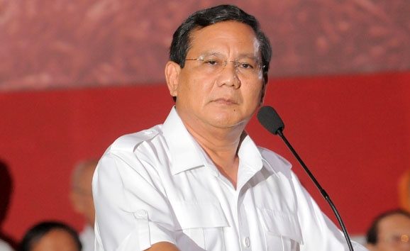 Atasi Kesulitan APD, Prabowo Telpon Pabrik-pabrik Minta Segera Produksi Massal APD