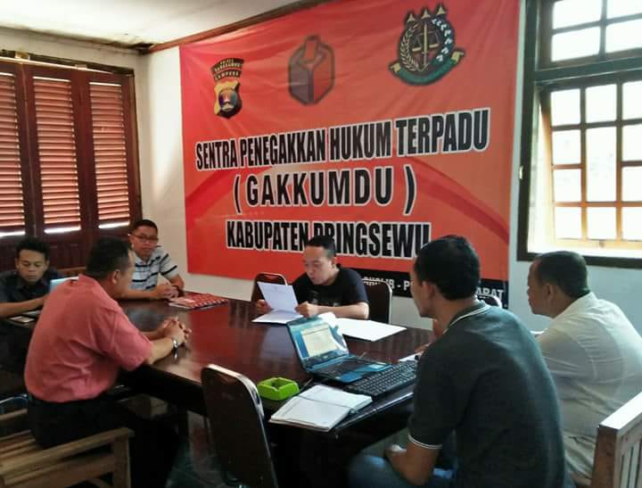 Gakumdu Pringsewu Gelar Sidang Perdana Kasus Kepsek SMA 1 Padasuka Mendukung Cagub