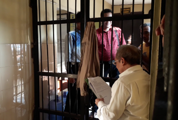 Pelawak Senior Komar Ditahan Polres Brebes Kasus Dugaan Ijazah Palsu