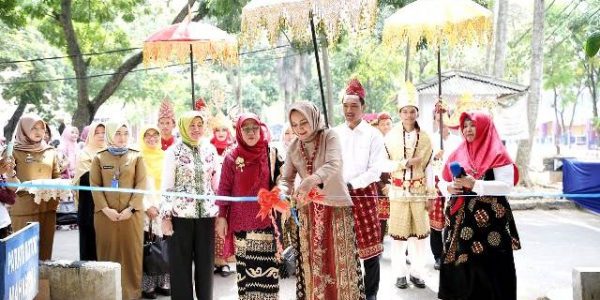 Riana Sari Buka Acara Pameran Dan Bazar di Fakultas MIPA Unila