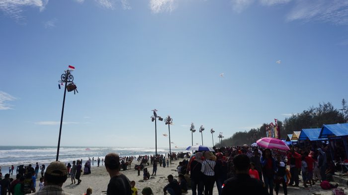 Bengkulu Raih Rekor Muri Panjat Pinang Terbanyak