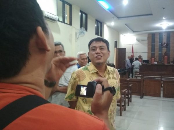 Reza Pahlevi Bantah Disebut Buronan?