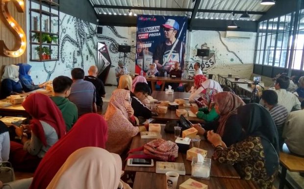 Riungan Prosa Bedah Novel Tentang Jurnalis Karya Hendri STD