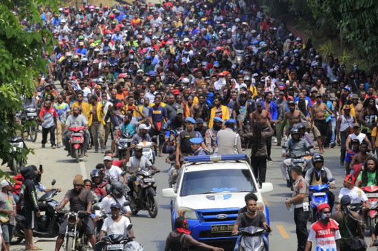 Buntut Kasus Jawa Timur, Papua Membara Gedung DPRD di Bakar Manokwari Lumpuh?