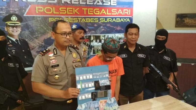 Polisi Ringkus Pengedar Sabu Dioplos Kaca di Surabaya