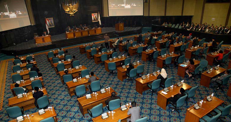 Pamit, Sandiaga Siapkan Pidato di Paripurna DPRD DKI