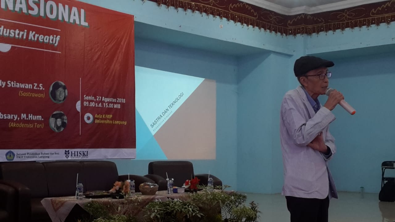 Sapardi Djoko Damono Bacakan Puisi Dihadapan Peserta seminar FKIP Unila