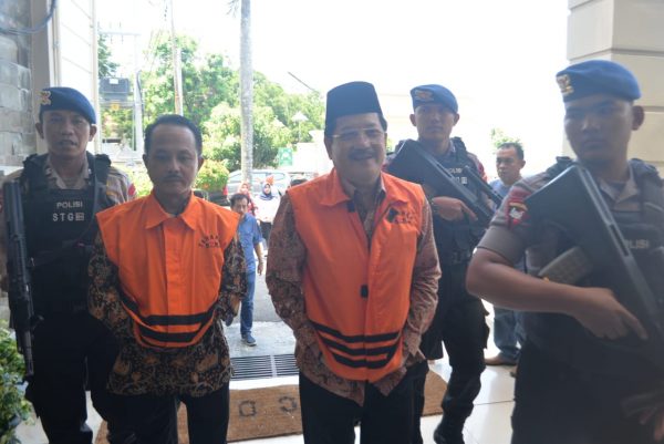 Sidang Azis Sibron dan Kardinal Didakwa Menyuap Bupati Khamami Rp1,58 Miliar
