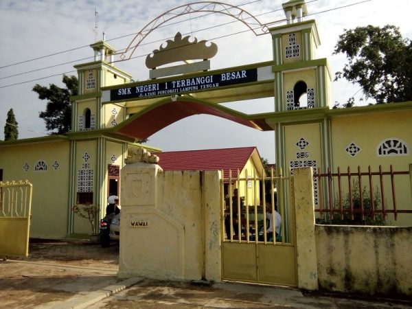 Kasus Pelajar SMK Negeri 1 Terbanggi Besar Indehoi di Kamar Mandi Harus Jadi Pelajaraan?