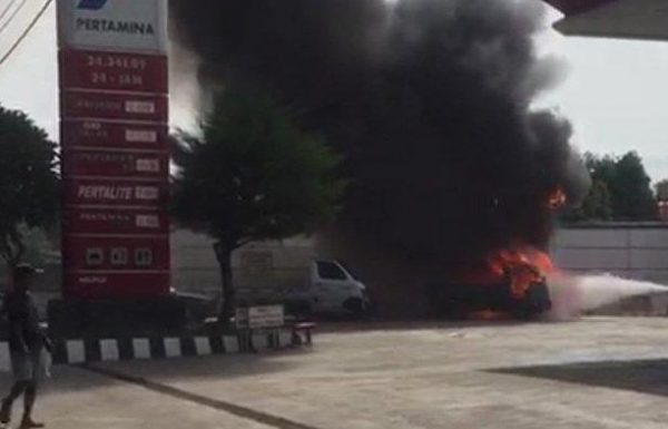 Satu Mobil Cold Diesel dan Tiga Motor Terbakar di SPBU Ganjar Asri Kota Metro
